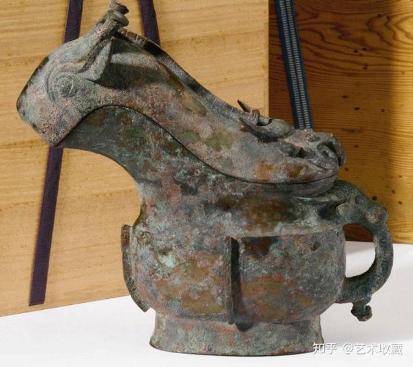 觥:(gōng)盛酒器,真正器名尚不可知,称觥是约定俗成.