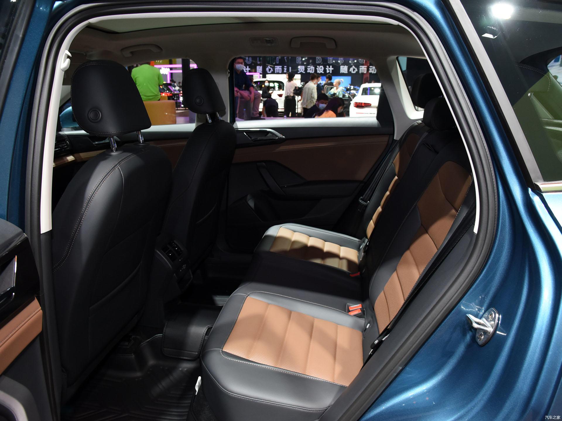 内饰方面,途岳的内饰设计没有太多的亮点,整体显得更加沉稳,大气,属于