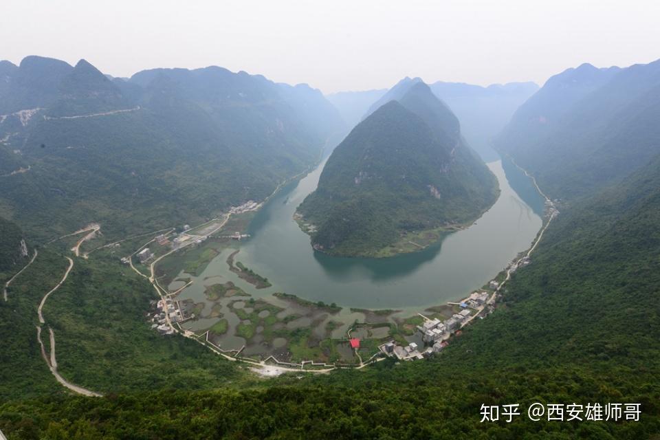 長壽之約紅水河壯鄉發源地東蘭縣登觀景臺賞紅水河第一灣美景