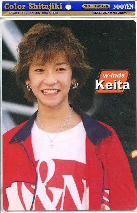 先说橘庆太,他是曾红极一时的偶像团体w-inds的主唱.