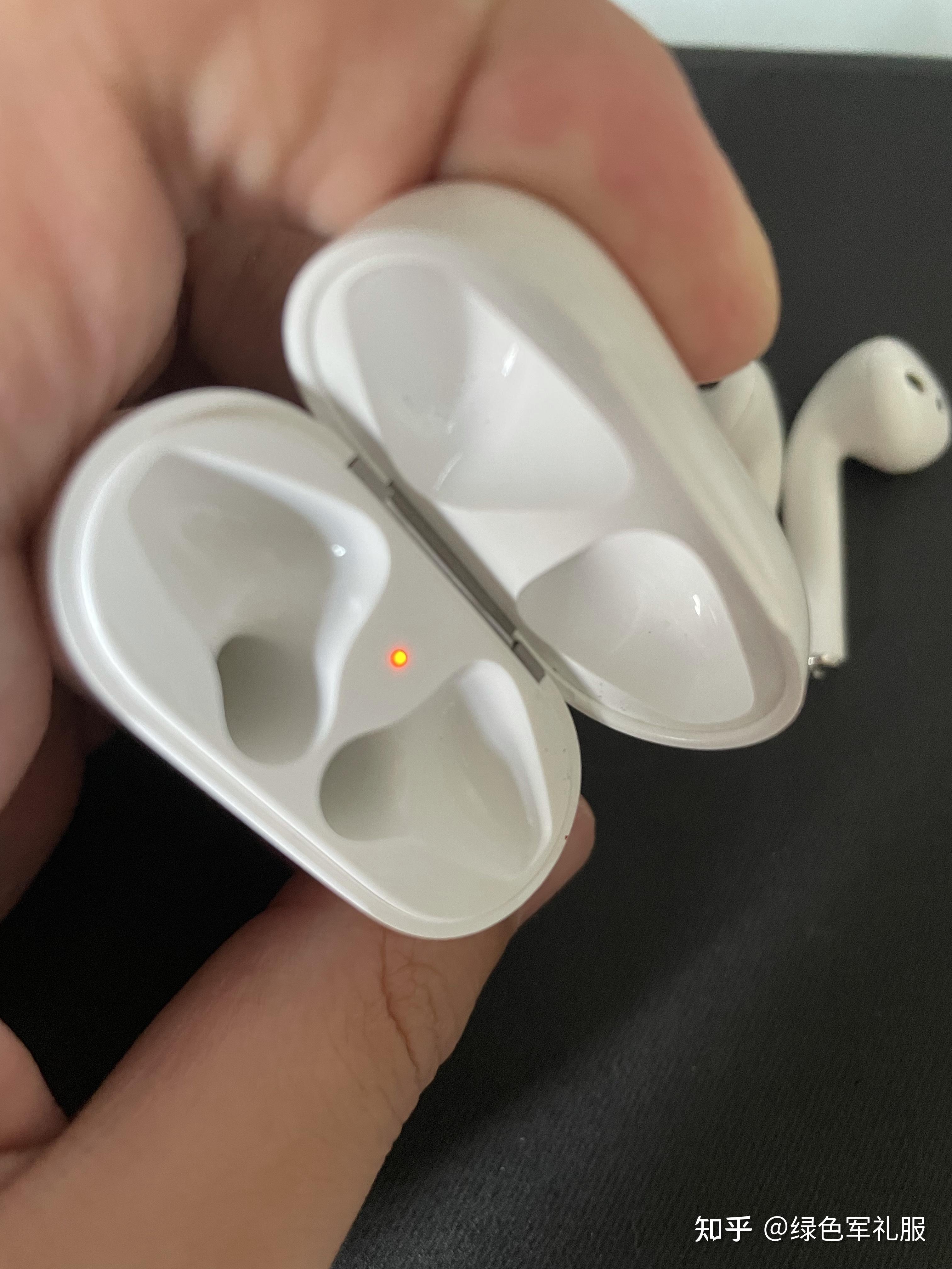 airpods黄灯一直闪连不上怎么办