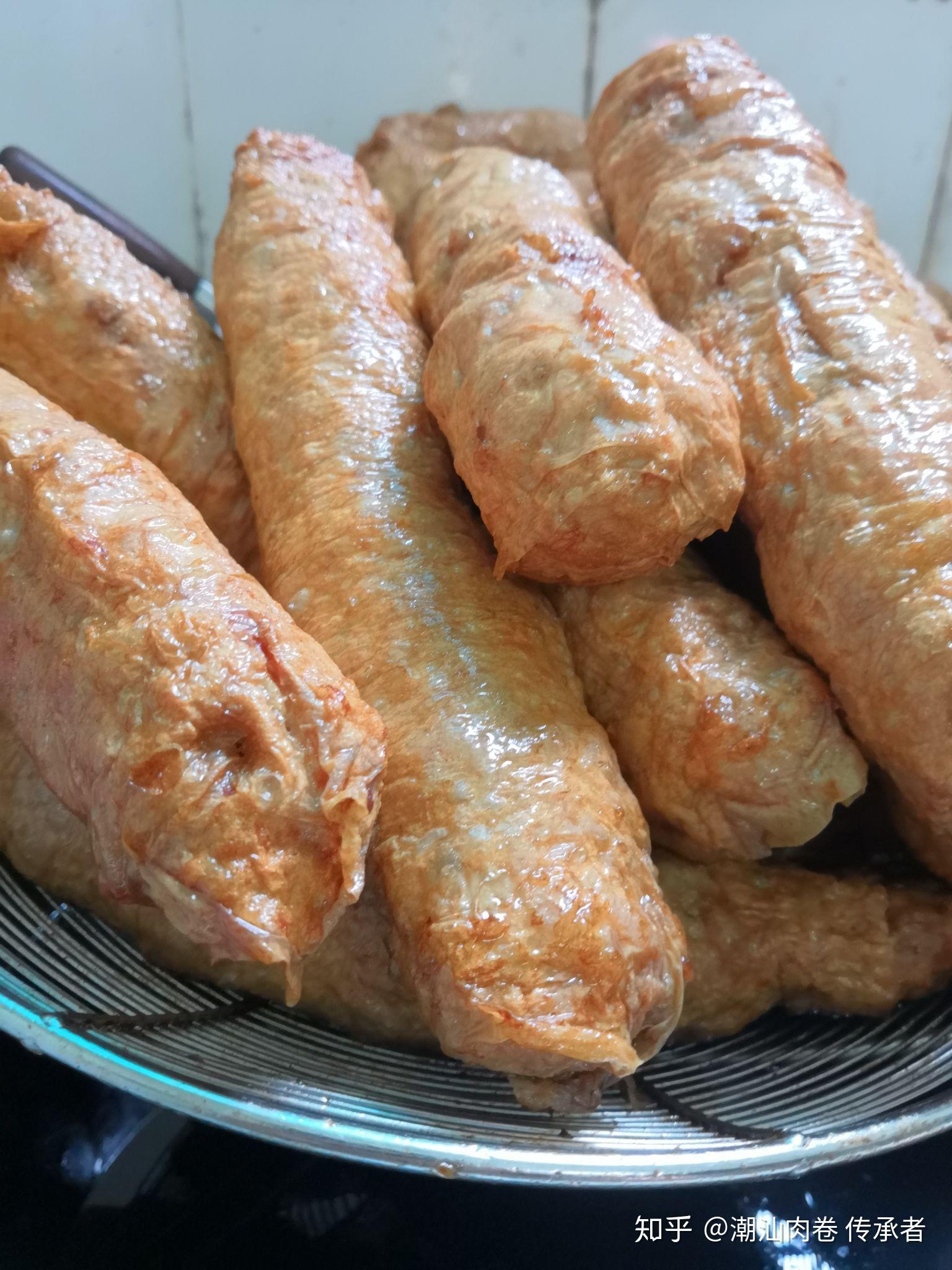 其实都不是,潮汕肉卷就是用市场最新鲜的猪肉制作的,也没有添加任何