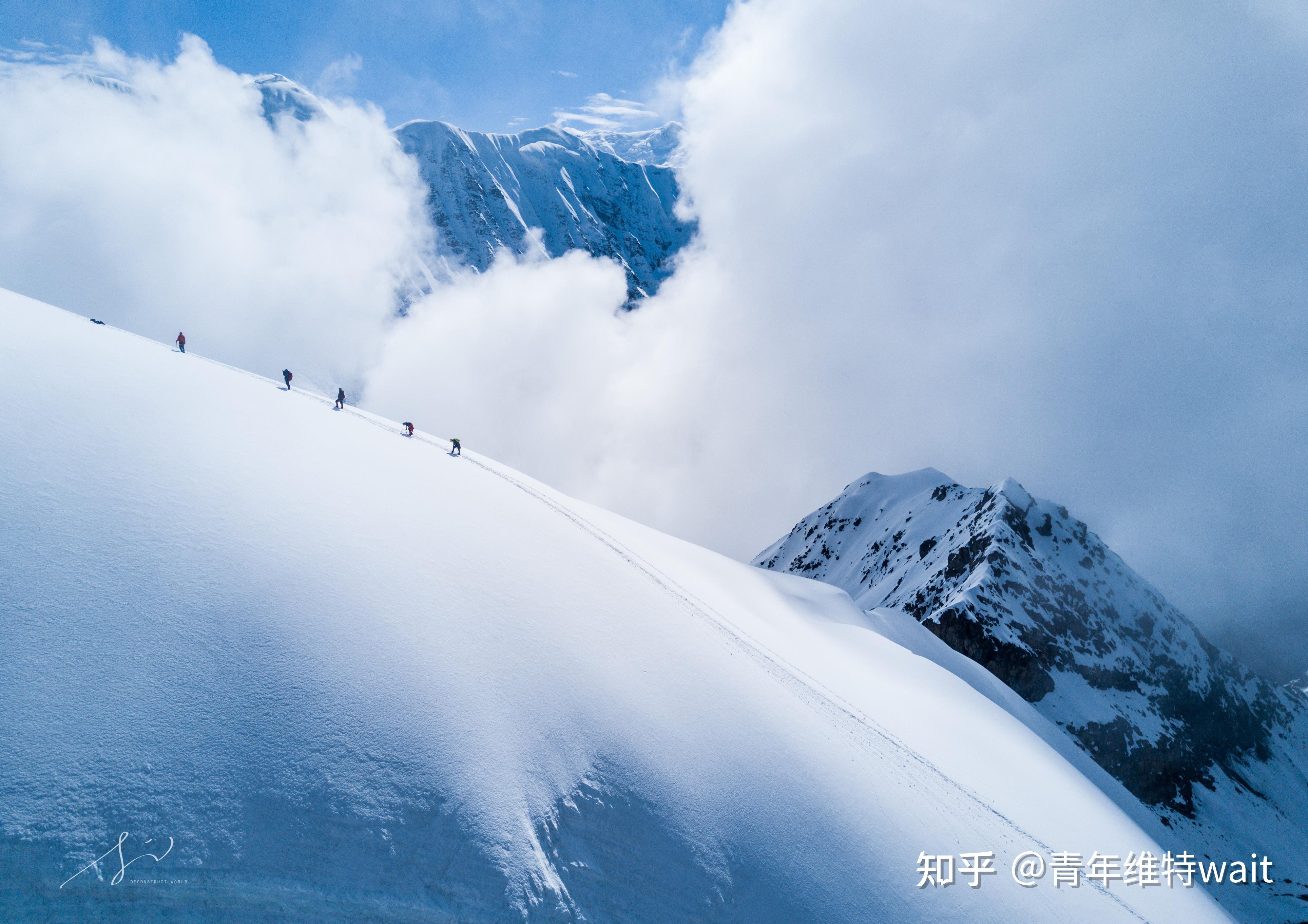 攀登雪山壁纸图片