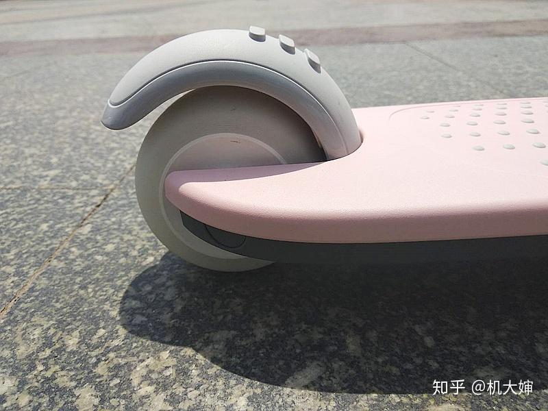 米兔儿童滑板车让孩子安全体验飞驰的乐趣