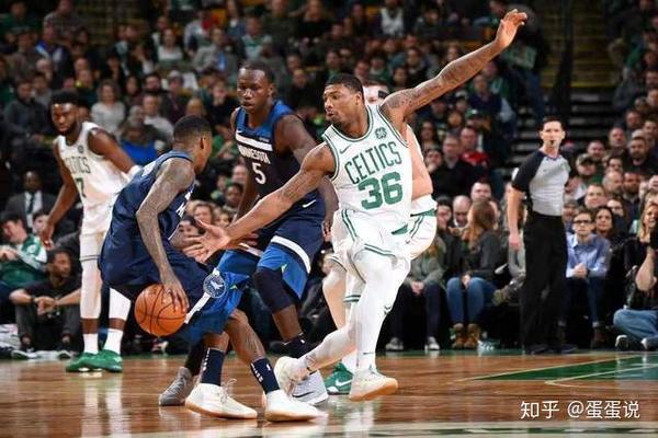 眼花缭乱！盘点NBA运球最出色的十名球星：库里欧文齐上榜！ - 知乎