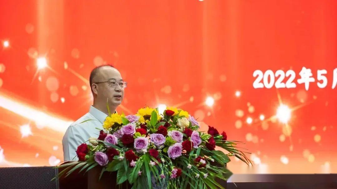 委党组成员,副主任何晓对李凌江国家名医工作站的成立表示热烈祝贺