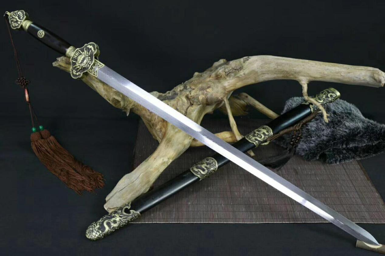 2010年重庆一老农偶得青龙剑其价值百万因不识货将其改成菜刀