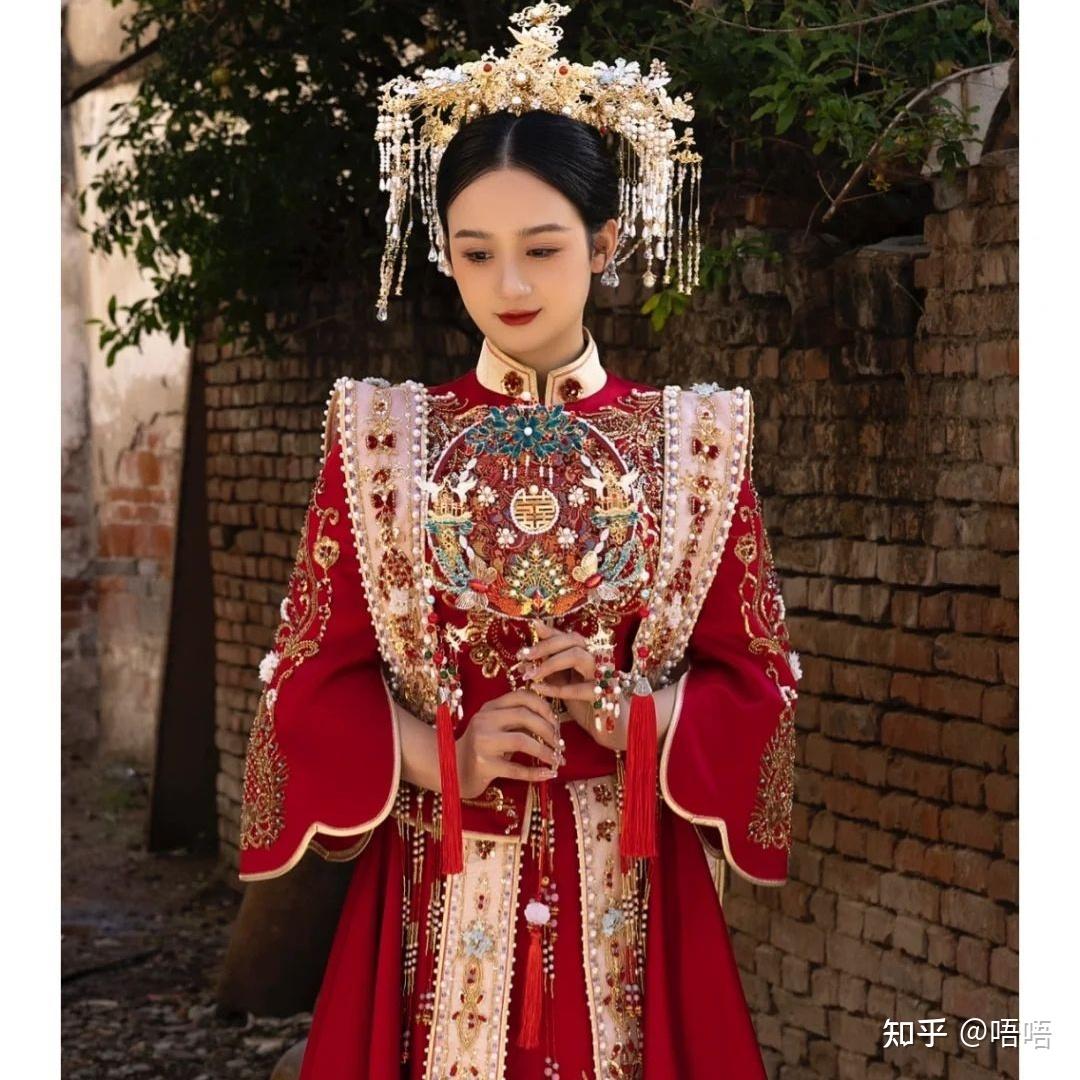 秀禾服的寓意喝来历 - 知乎