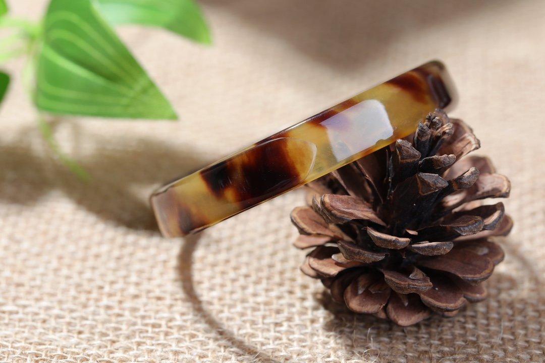 "镯"上讲究,戴"镯"还需好好斟酌,玳瑁手镯.