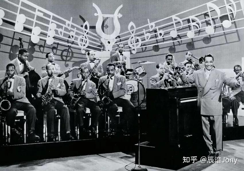 在英文里,"swing"一词是"摇摆,摇荡"的意思,放在音乐的语境下,就是指