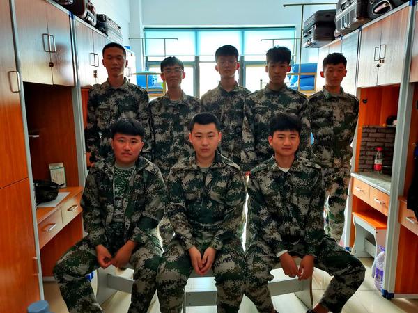 展軍姿颯爽,顯青春飛揚 i 威海海洋職業學院新邁爾校企合作