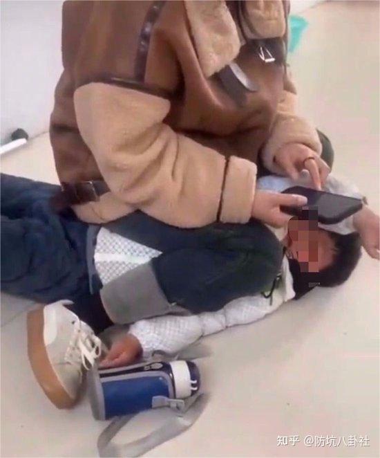 下跪磕头拳打脚踢河南商丘幼儿园女老师虐待儿童事件曝光