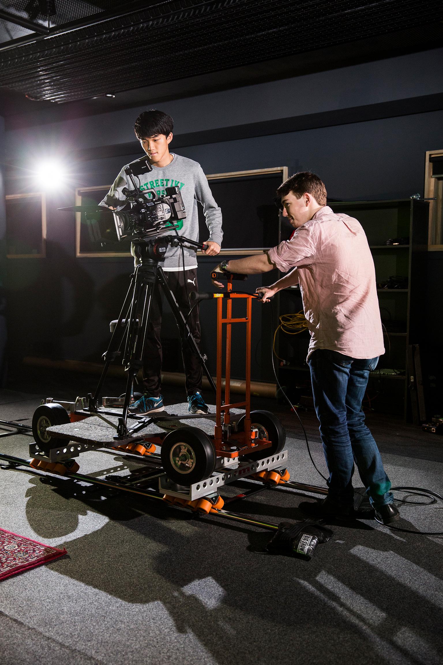 电影拍摄及后期制作一起角逐奥斯卡