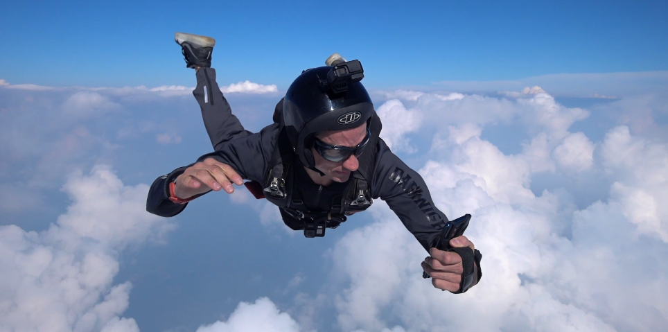 实测丨从英尺的高空自由落体 手机还能使用人脸解锁吗 知乎