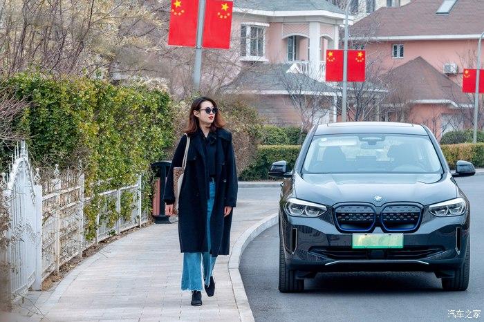 老妹儿当车模老妹儿还是那个老妹儿白胖子怎么变成了