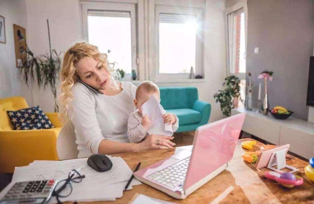 工资刚够保姆费要不要辞职家长还需要谨慎带孩子上班两不误