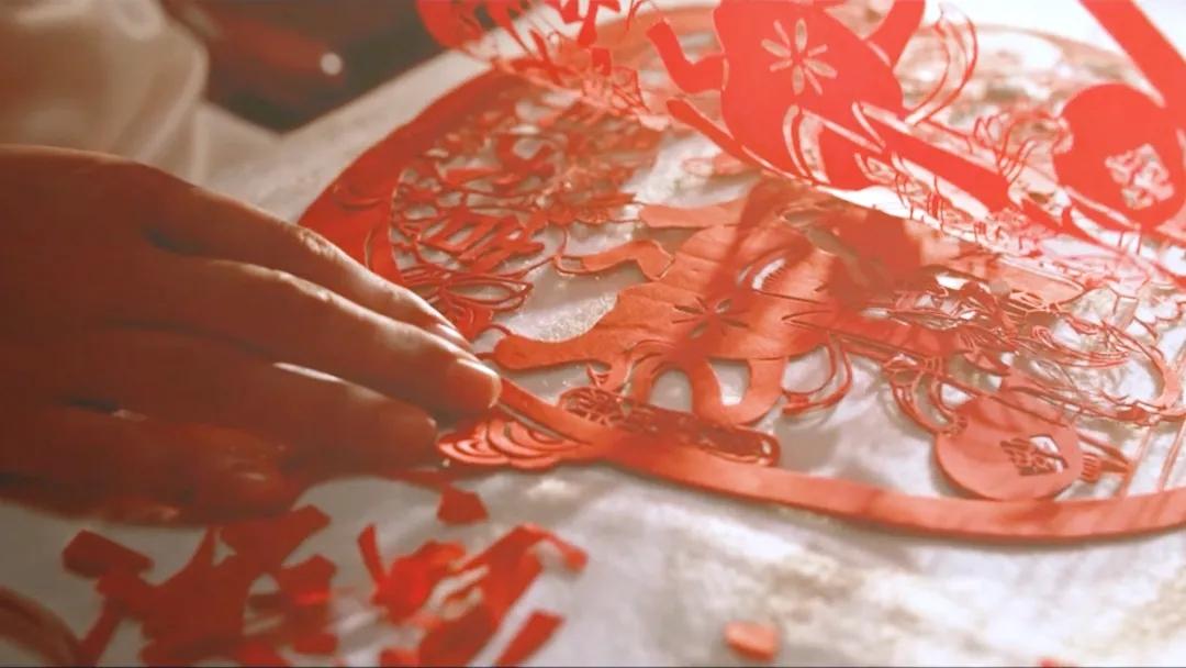 源于宋代,盛于明清的佛山剪纸,就像《木兰辞》中的「对镜贴花黄」