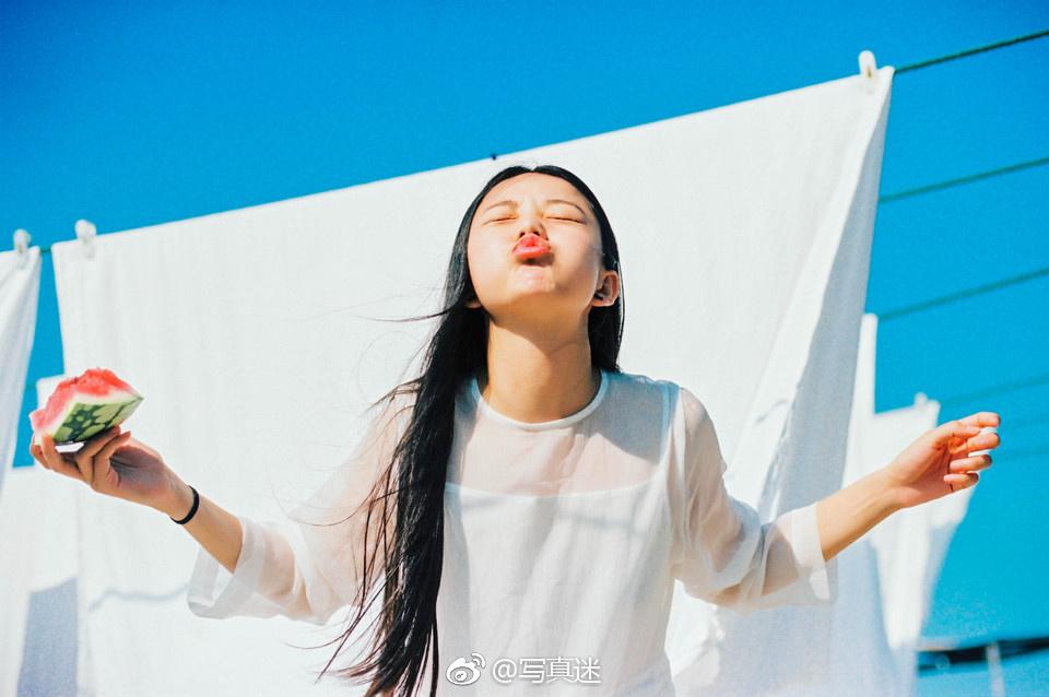 卖萌的姿势当然也是多种多样的,~嘟嘴可以说是卖萌界的大姐大了,无论