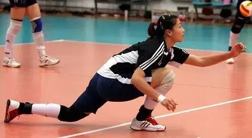 阿兰学打气排球系列之:气排球移动步法练习