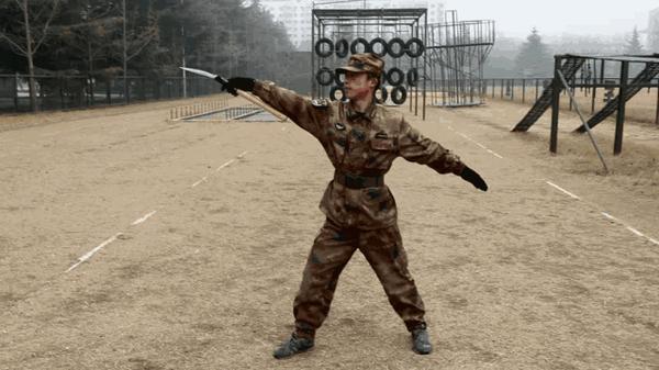 转解放军工兵铲与工兵铲格斗术