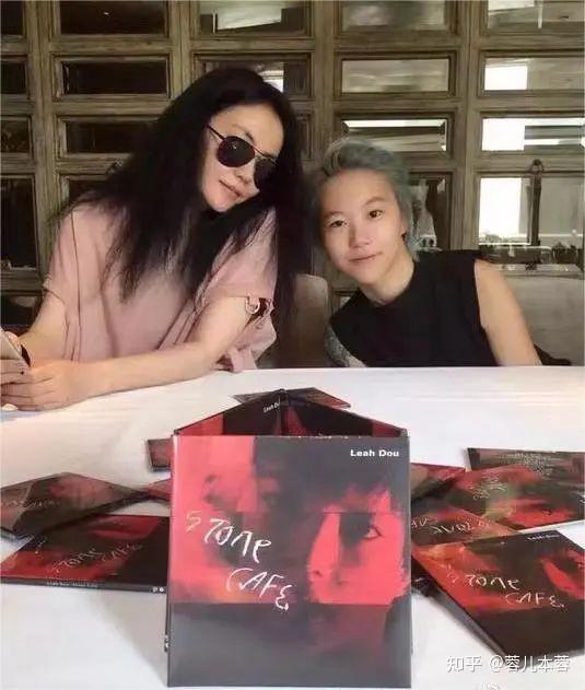 26岁的窦靖童又开始叛逆与王传君演情侣网友喊话王菲是不是没给生活费