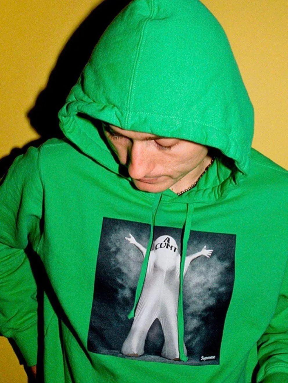 哪怕是个街头品牌supreme在店铺中也在传播文化