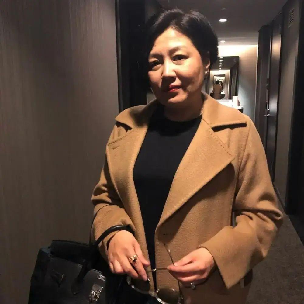 搞定好了奶奶,果然也俘获了女友爸妈的心,哈文和李咏的恋情终于得到了