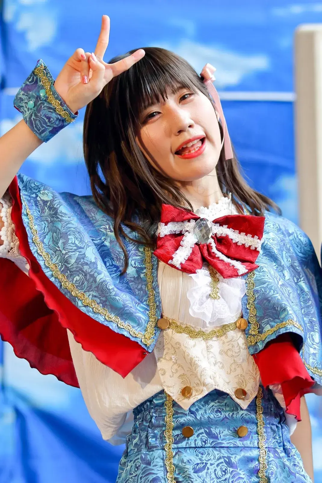 日本变态男粉丝通过女爱豆的瞳孔倒影找出她的住所,进行偷袭猥琐.