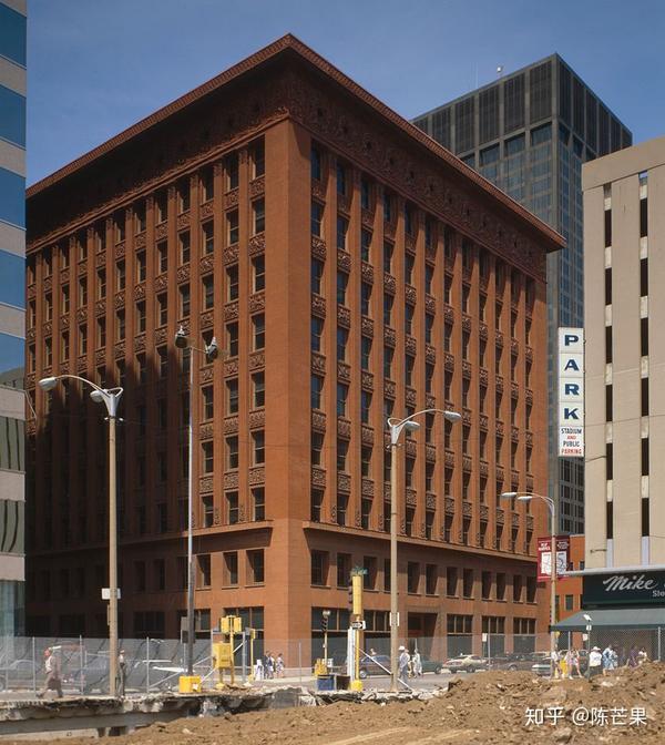 为什么把建筑设计得具象化是一种很 low 的行为?