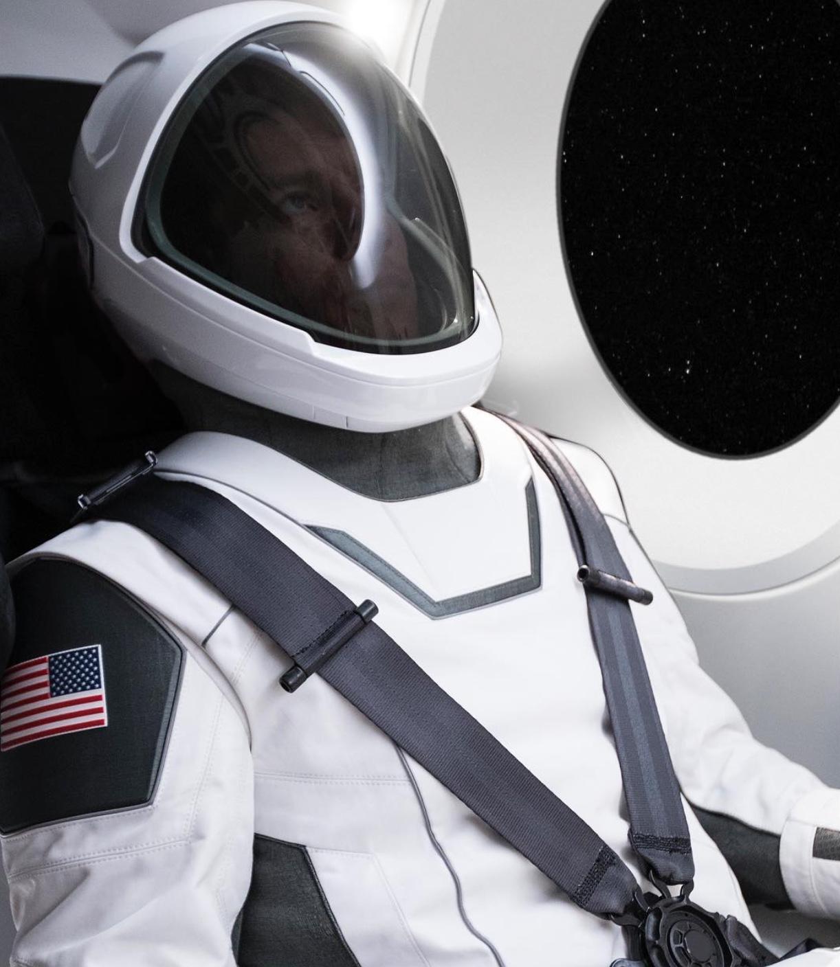 这回spacex推出的太空服才有感太空感未来感