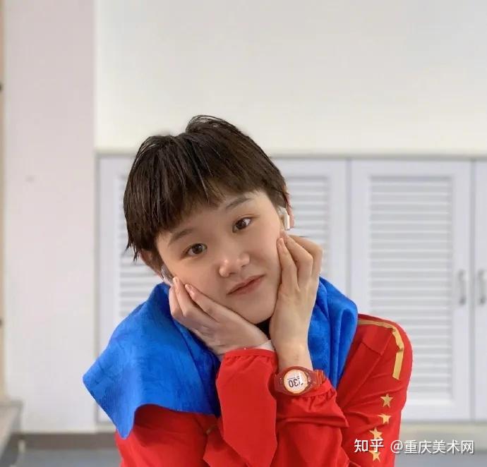 刘洋体操队队员扭脖子"邪魅"的表情绝了肌肉线条也很nice呀今天就先