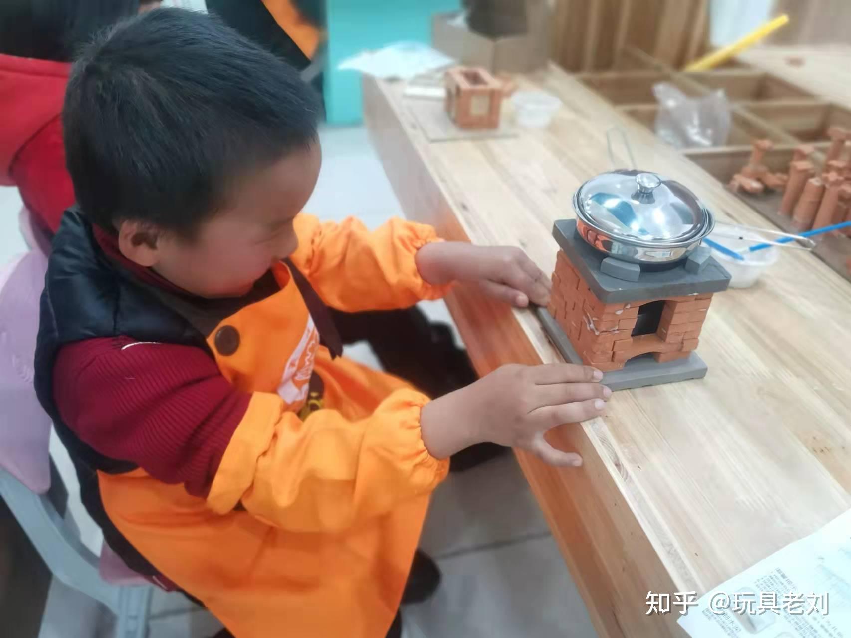 一个项目可以盘活一个店小小泥瓦匠一砖一瓦盖房子