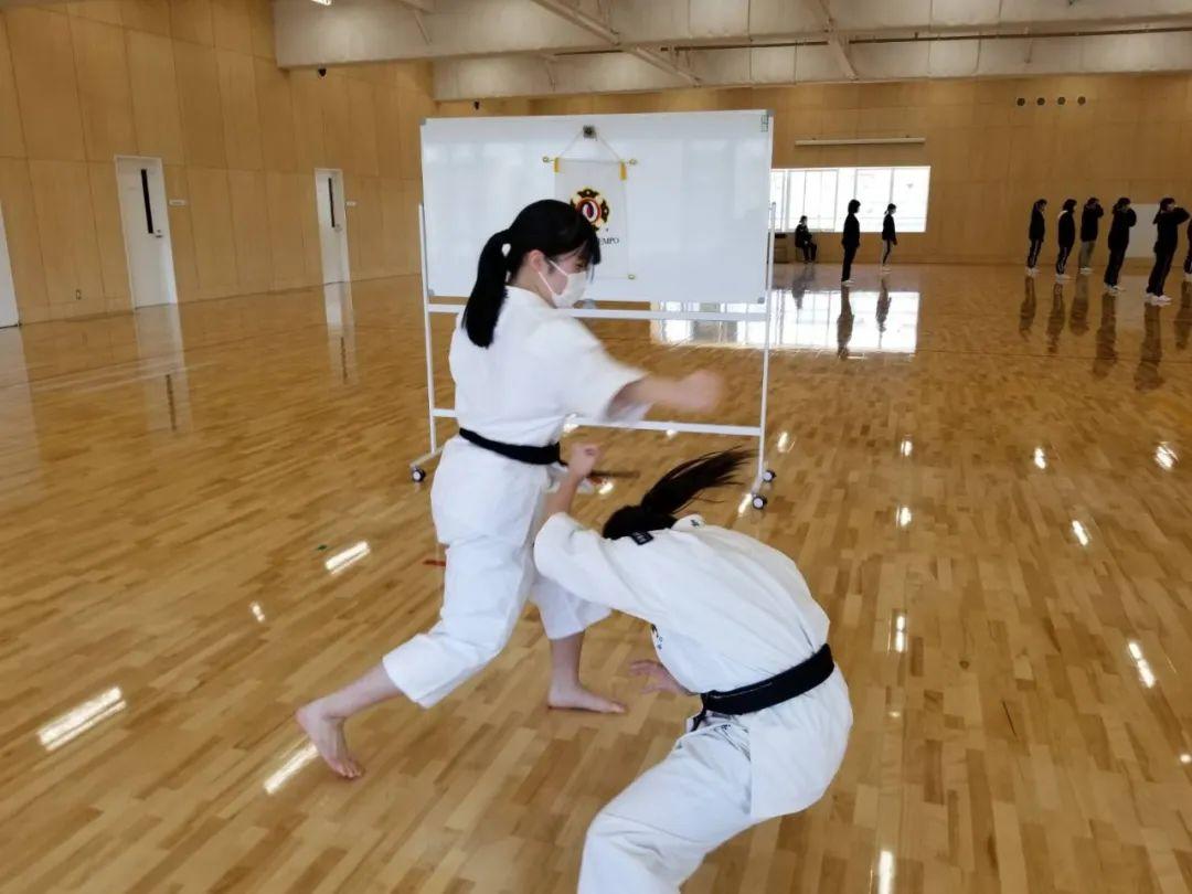 好文学园女子高中少林寺拳法部获得世界第二的好成绩