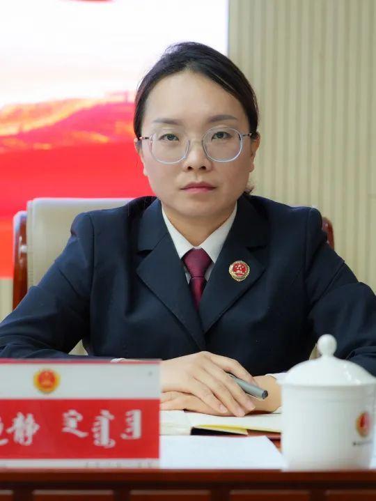 检察委员会专职委员杨丽琴专委通报了今年1—2月全市刑事检察业务数据