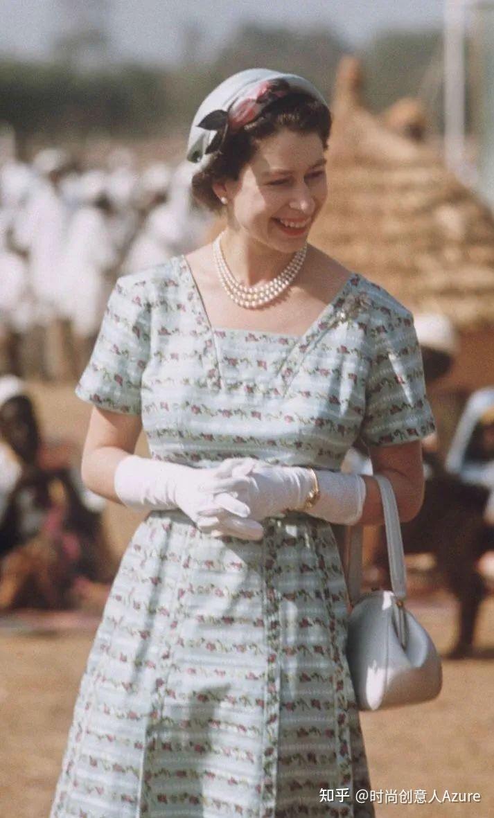 伊丽莎白二世,才是时尚界的穿搭天花板!