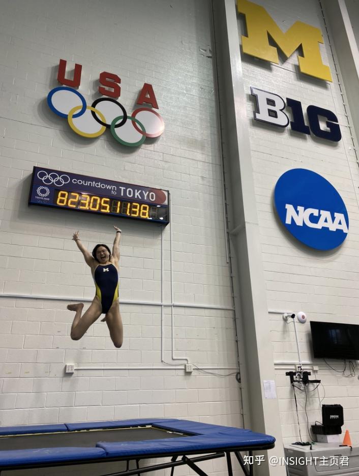 欢呼雀跃的maggie从2岁开始接触游泳,到超过世界纪录保持者,再到如今