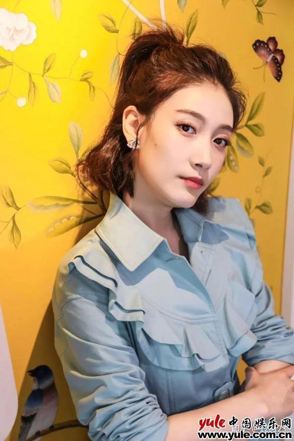 欧美的吗,不认识,不过感觉和啜妮哪里有点像