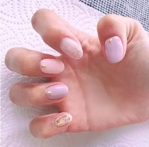 这里可能是最全的新年美甲集合了-新年美甲图片2021简单大方红色衣服