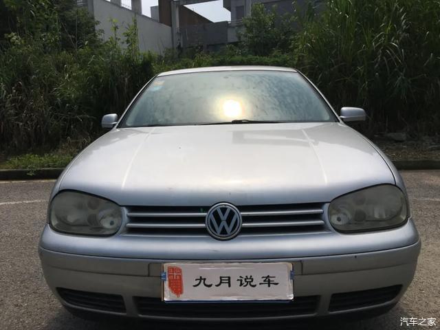 8l手动挡高配的大众高尔夫四,别看它十几年车龄了,但是这台车整体的