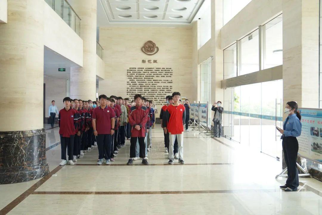 第五中学人民检察院开展"检爱同行 共护花开"检察开放日活动