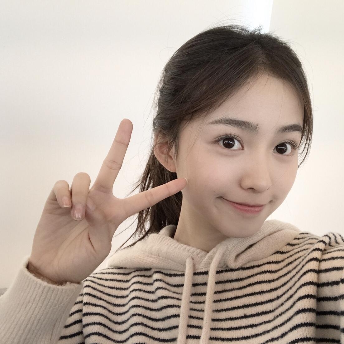 想剪前面是中分刘海后面扎马尾,脸大适合吗?求关于这种发型的图片?!?