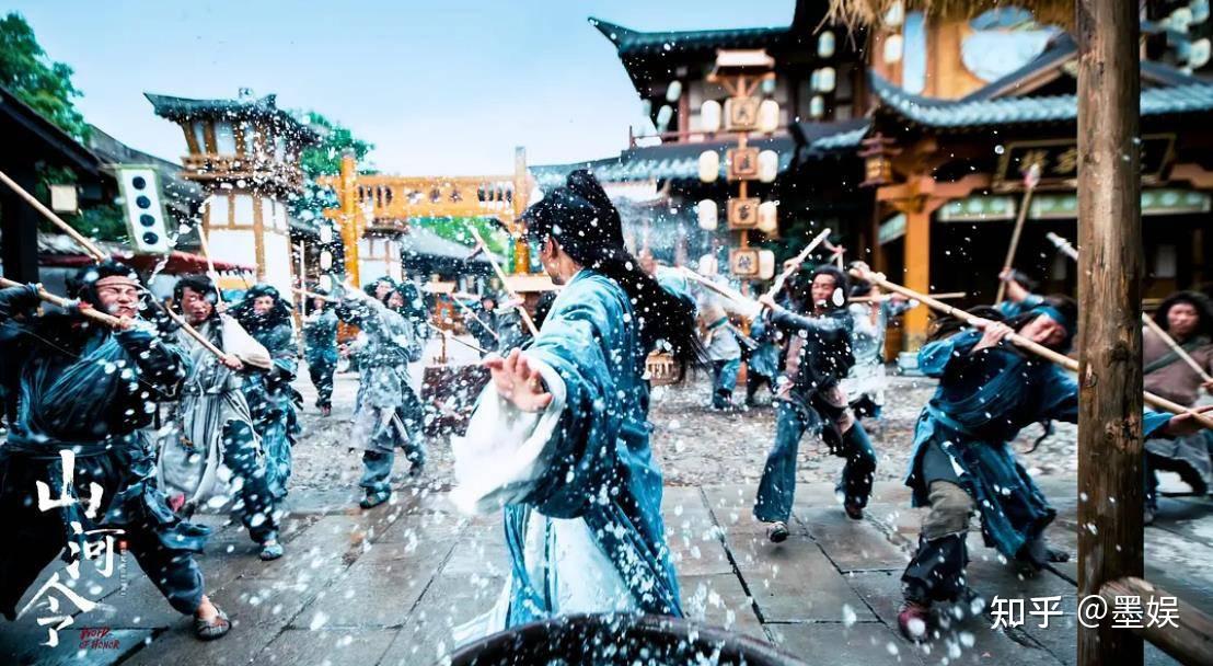 龚俊在接《山河令》之前,就已经在网剧圈里崭露头角,每年2~3部网剧的