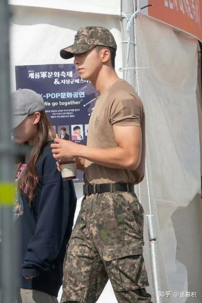 南柱赫服兵役后更man更壮古铜肌手臂肌炸裂像在军中拍偶像剧