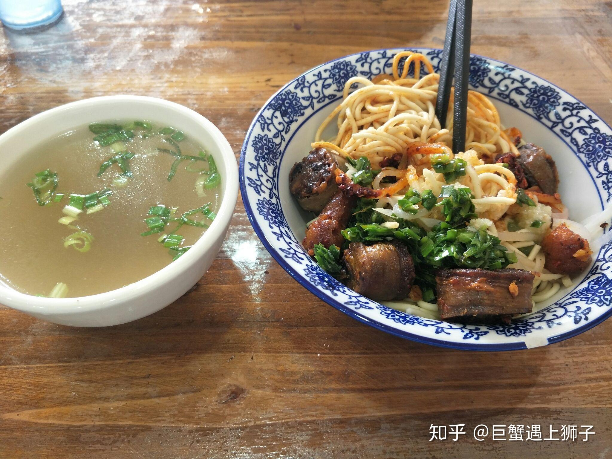 然后午饭去吃了当地的羊肠面,在宾馆附近找的小面馆,地道又好次!