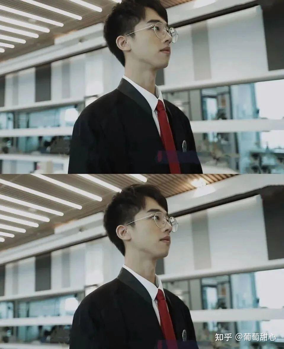 《令人心动的offer》第一季里双商在线,一战成名,算许多人心中的职场