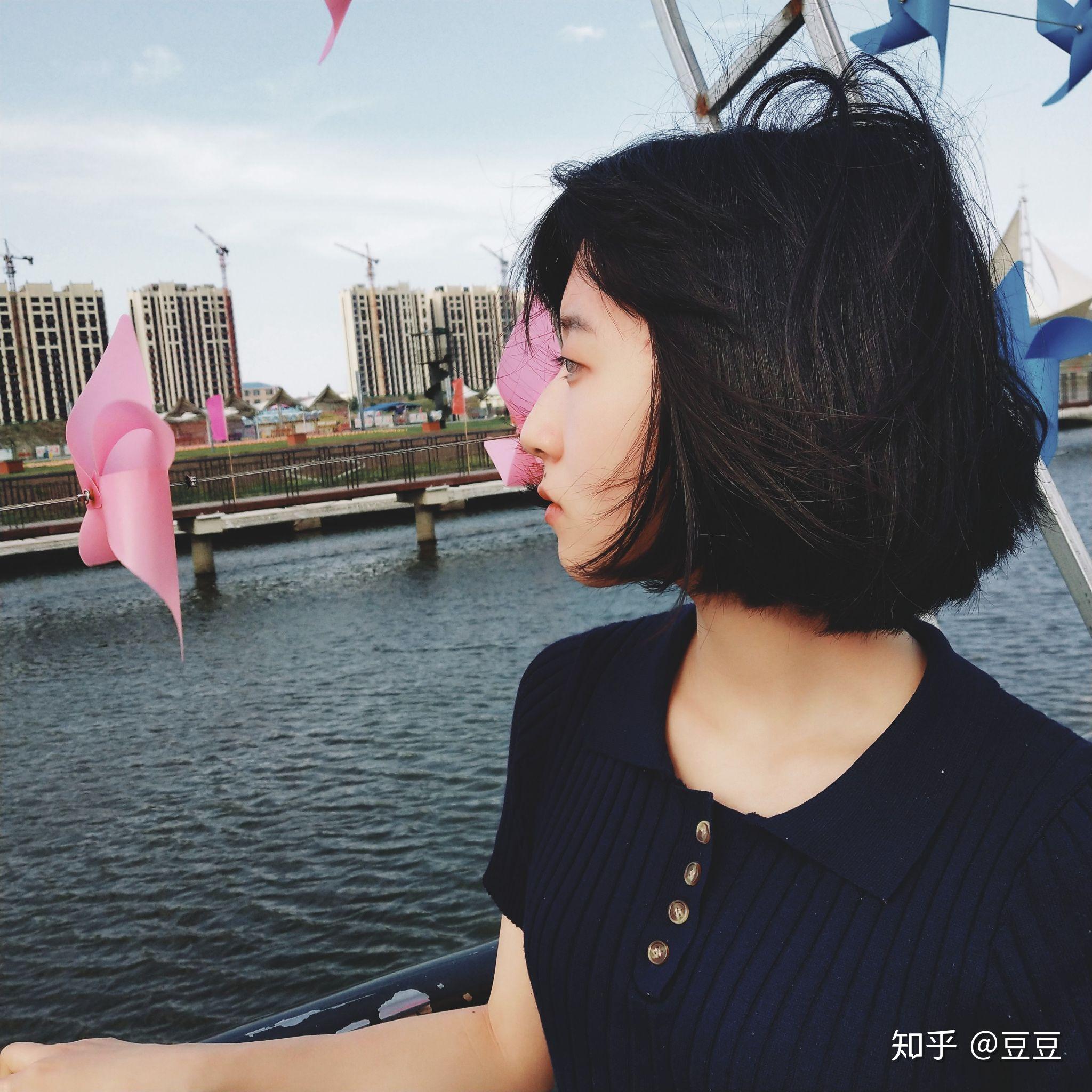 有哪些侧脸好看的人?