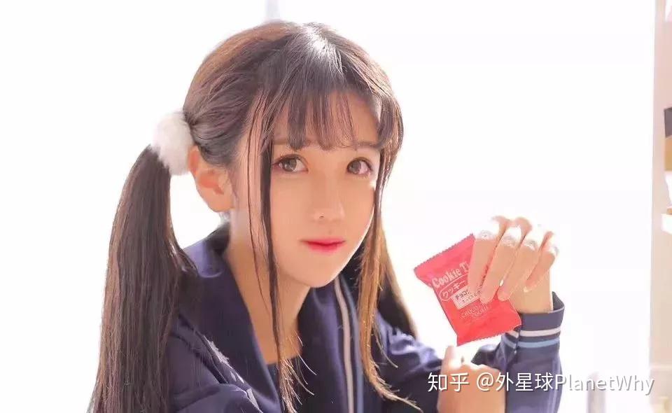 大家对她的认识,仅止于节目上的那个木汁,那个说话有趣的姑娘.