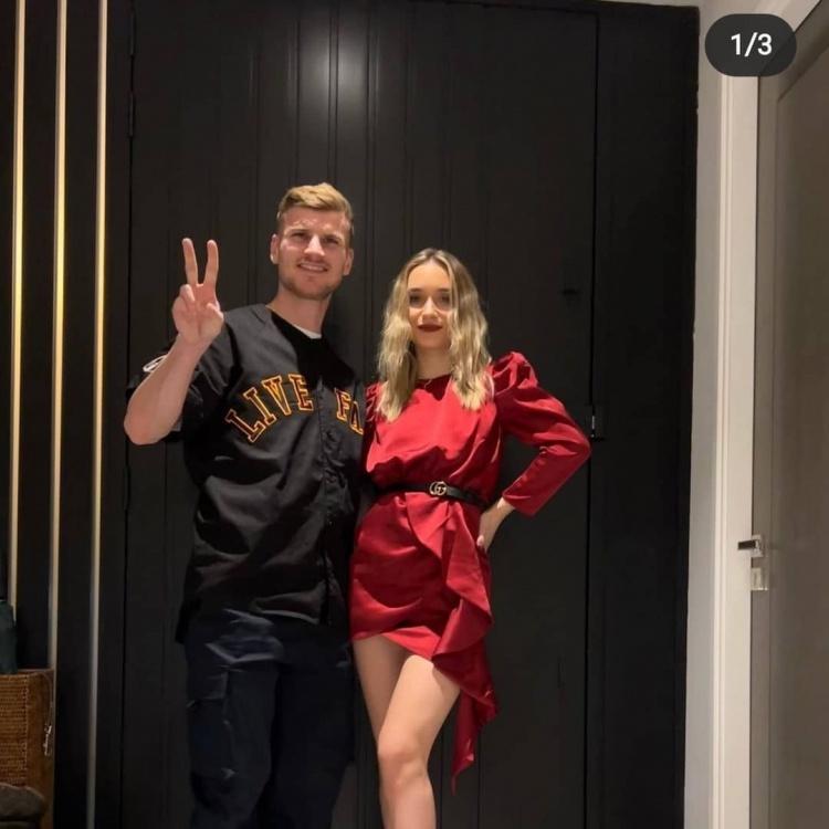 维尔纳社媒晒与女友合照快乐的2022从维尔纳一家开始