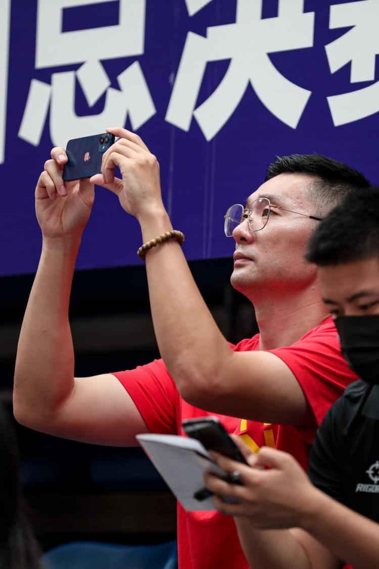前中国男篮后卫刘炜现身重庆 观战CUBA全国八强赛 - 知乎