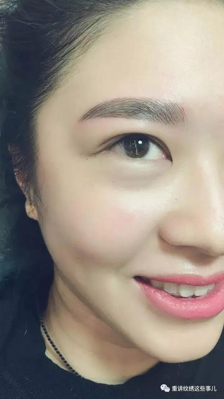 纹什么眉毛最气质 v2-5417ece67df2bc135e46a2ec059d55d5_r.jpg